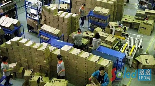 雙十一天貓超市羅崗分揀中心通宵作業