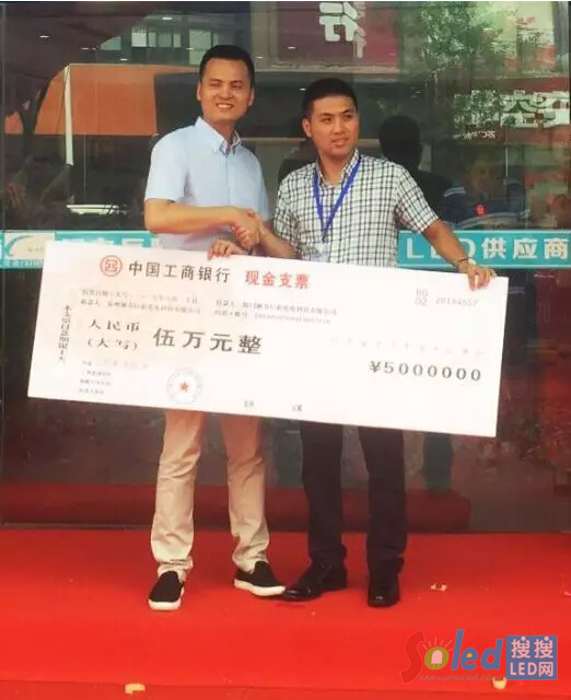 強力巨彩